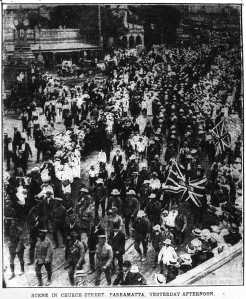Coo-ees in crowded Church Street, Parramatta (Evening News 11/11/1915)